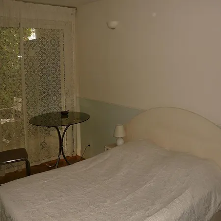 Apartment Centre *