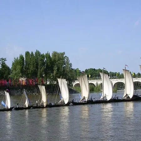 Amir Desvergnes Tours